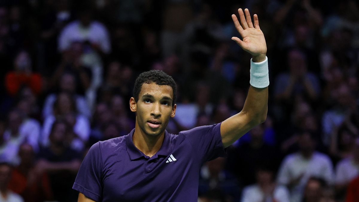 Auger-Aliassime drží postupem do semifinále v Paříži naději na Turnaj mistrů